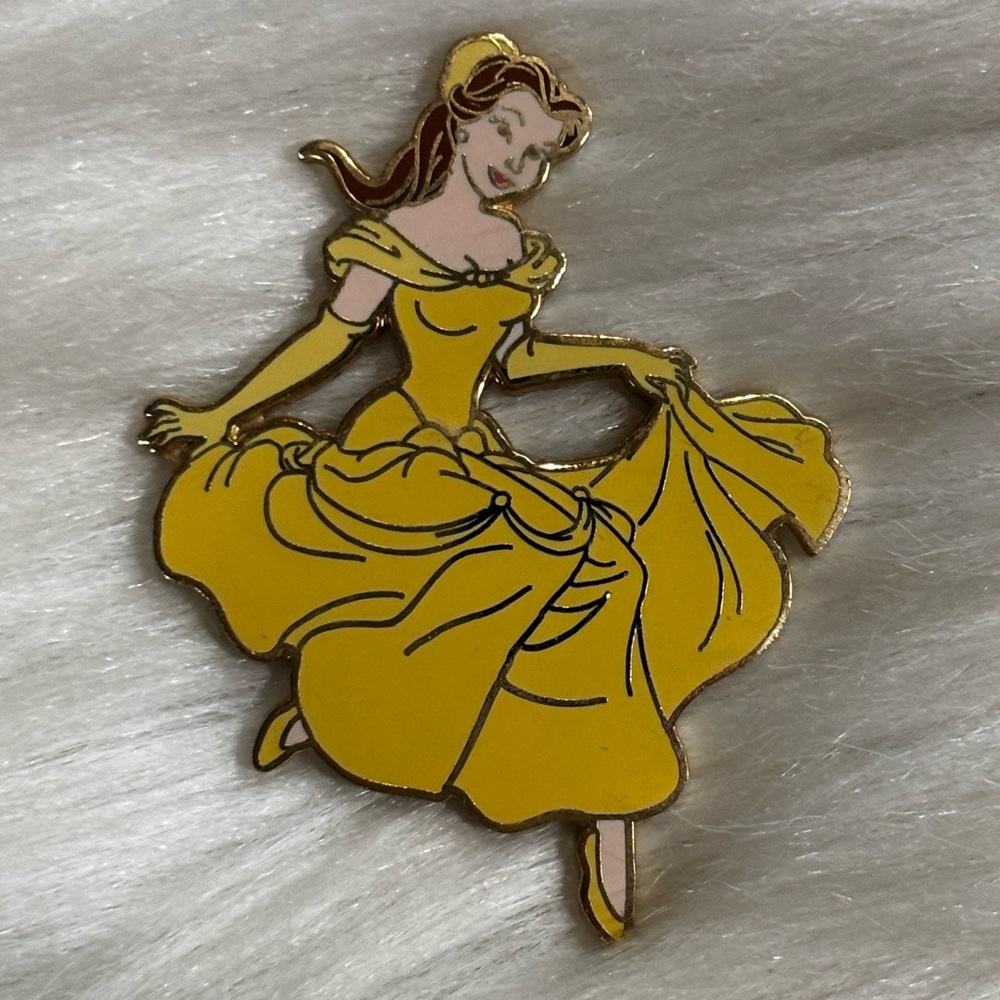 Disney Pin WDW 2004 Sitting Princesses (Belle) Pin